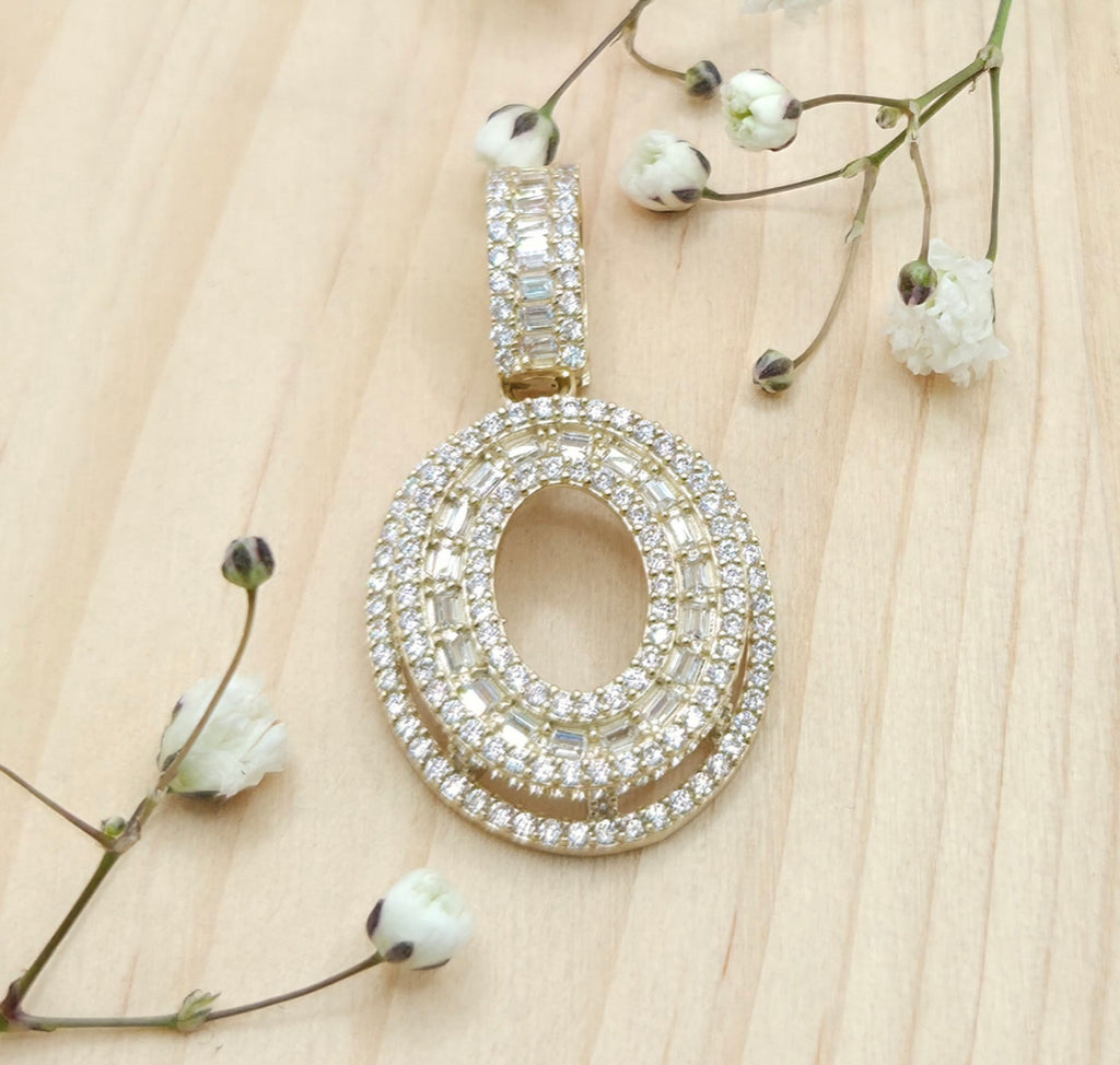 10KT SMALL CZ "O" LETTER PENDANT Weight 3.7GR