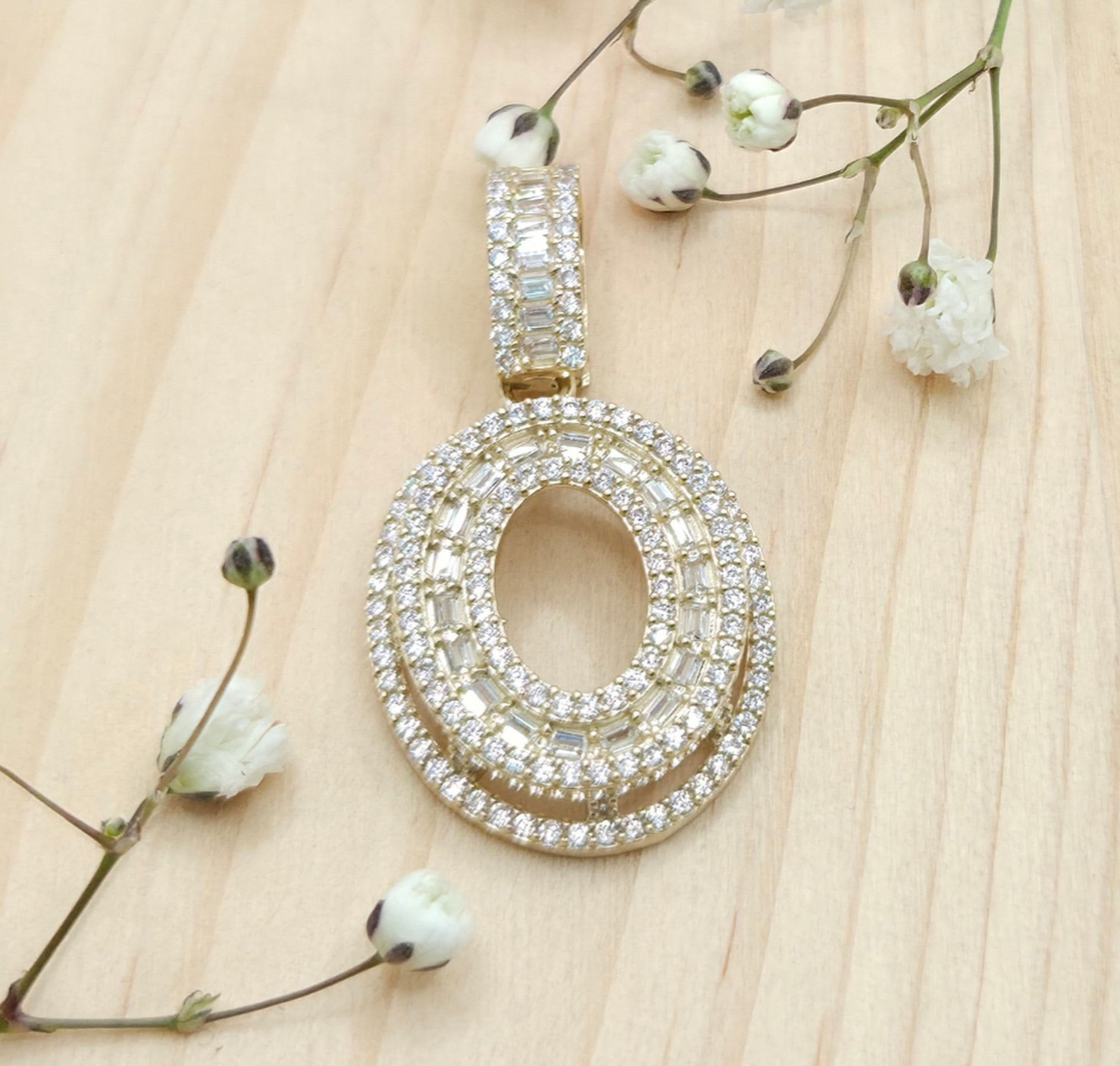 10KT SMALL CZ "O" LETTER PENDANT Weight 3.7GR