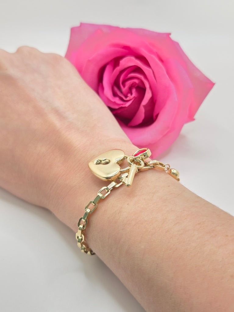 14KT SQUARE PAPER CLIP HEART AND KEY PENDANT BRACELET Size 8INCH Weight 8GR