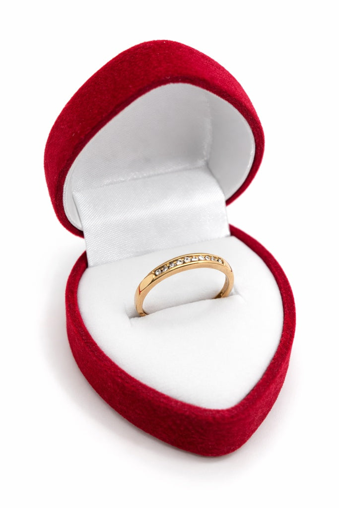 10KT DELICATE BAND DIAMOND WOMAN'S RING Size 6.5 Weight 1.2GR