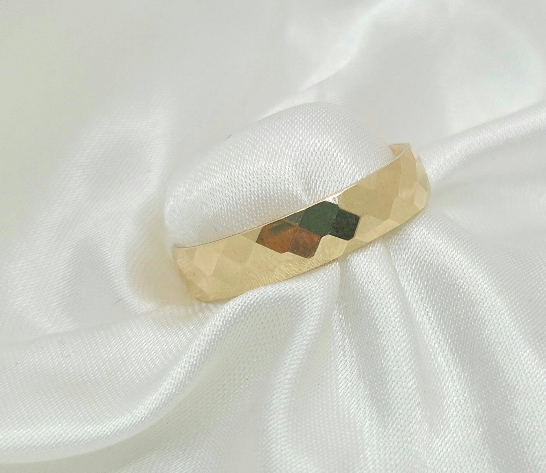 10KT FANCY SQUARE CUT WEDDING BAND RING Size 10 5MM Weight 2.7GR