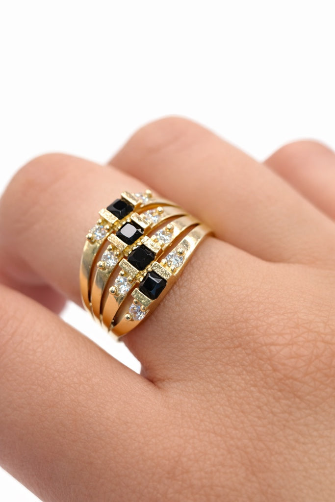 10KT ELEGANT BLACK SQUARE STONE RING Size 7 Weight 3.7GR