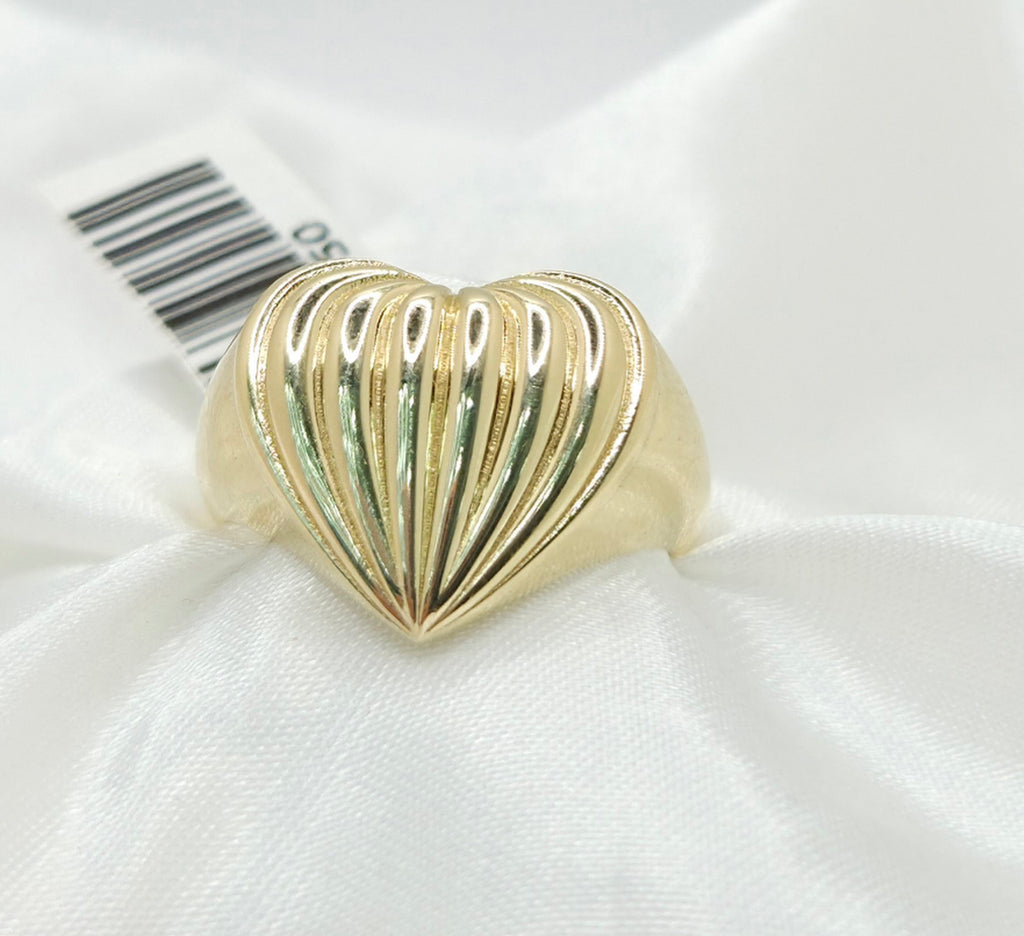 10KT SHELL STYLE HEART RING Size 8 Weight 2.5GR