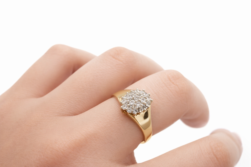 10KT DELICATE ALMOND WOMAN'S DIAMOND RING Size 7/0.26CT
