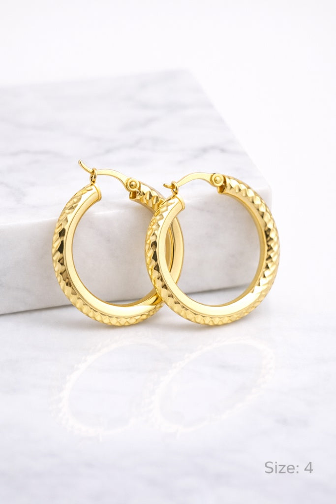 10KT ELEGANT DIAMOND CUT DESIGN HOOPS EARRINGS Size 4 5.5MM Weight 4.8GR