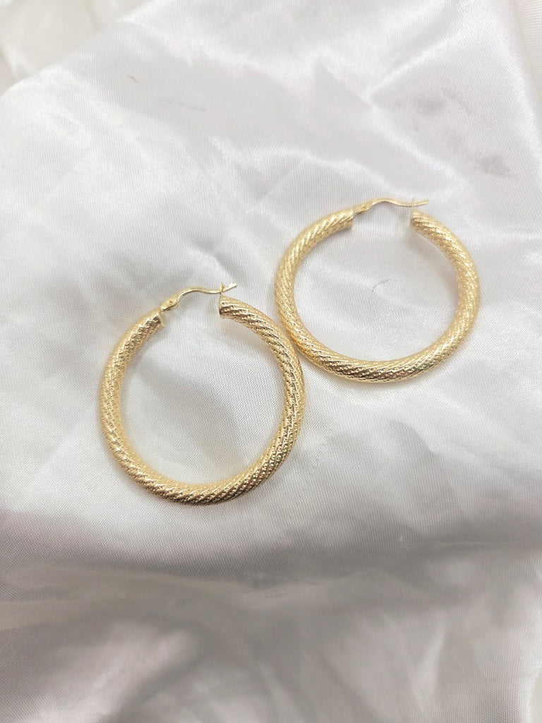 10KT NEVADAS HOOPS EARRINGS Size 6 4MM Weight 5GR