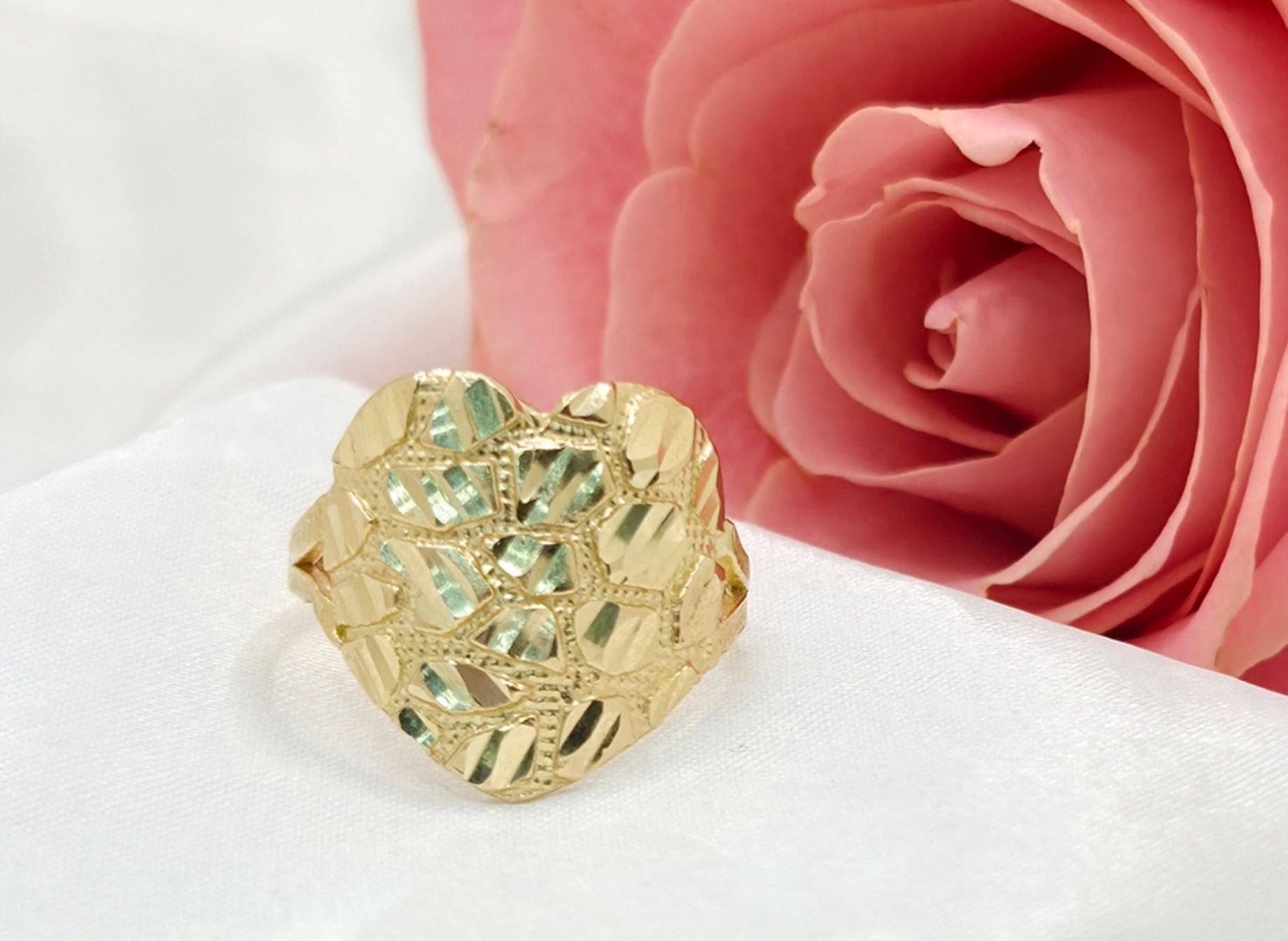 14KT NUGGET HEART RING  Size 8 Weight 2.7GR