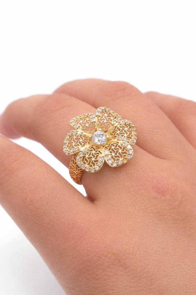 14KT VINTAGE STYLE FLOWER CZ FRAME DETAIL WOMAN'S RING Size 7 Weight 3.4GR