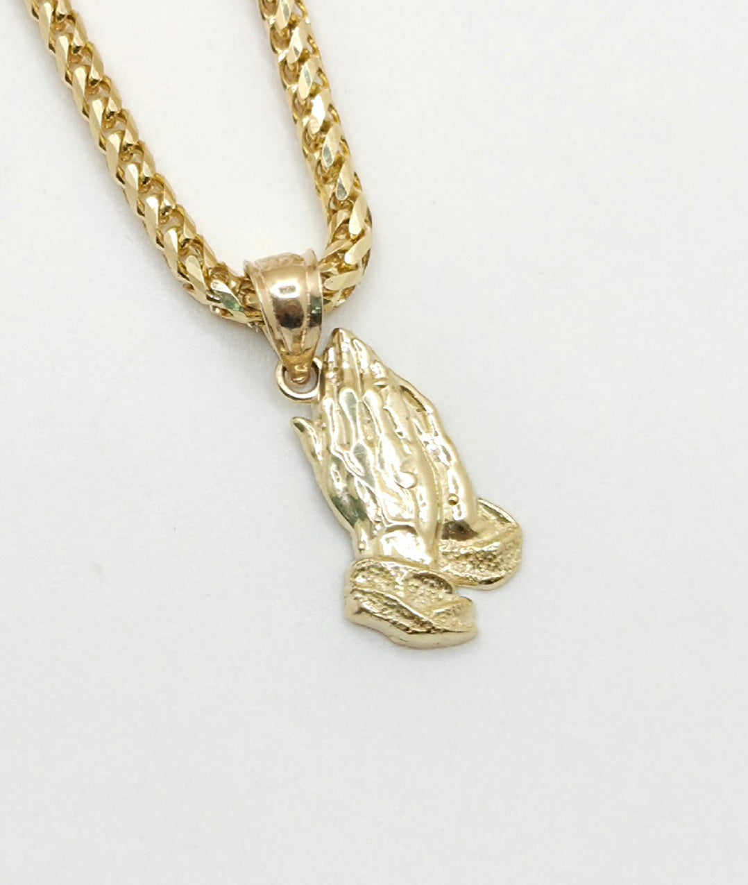 10KT EXTRA SMALL PRAYING HANDS PENDANT Weight 0.8GR
