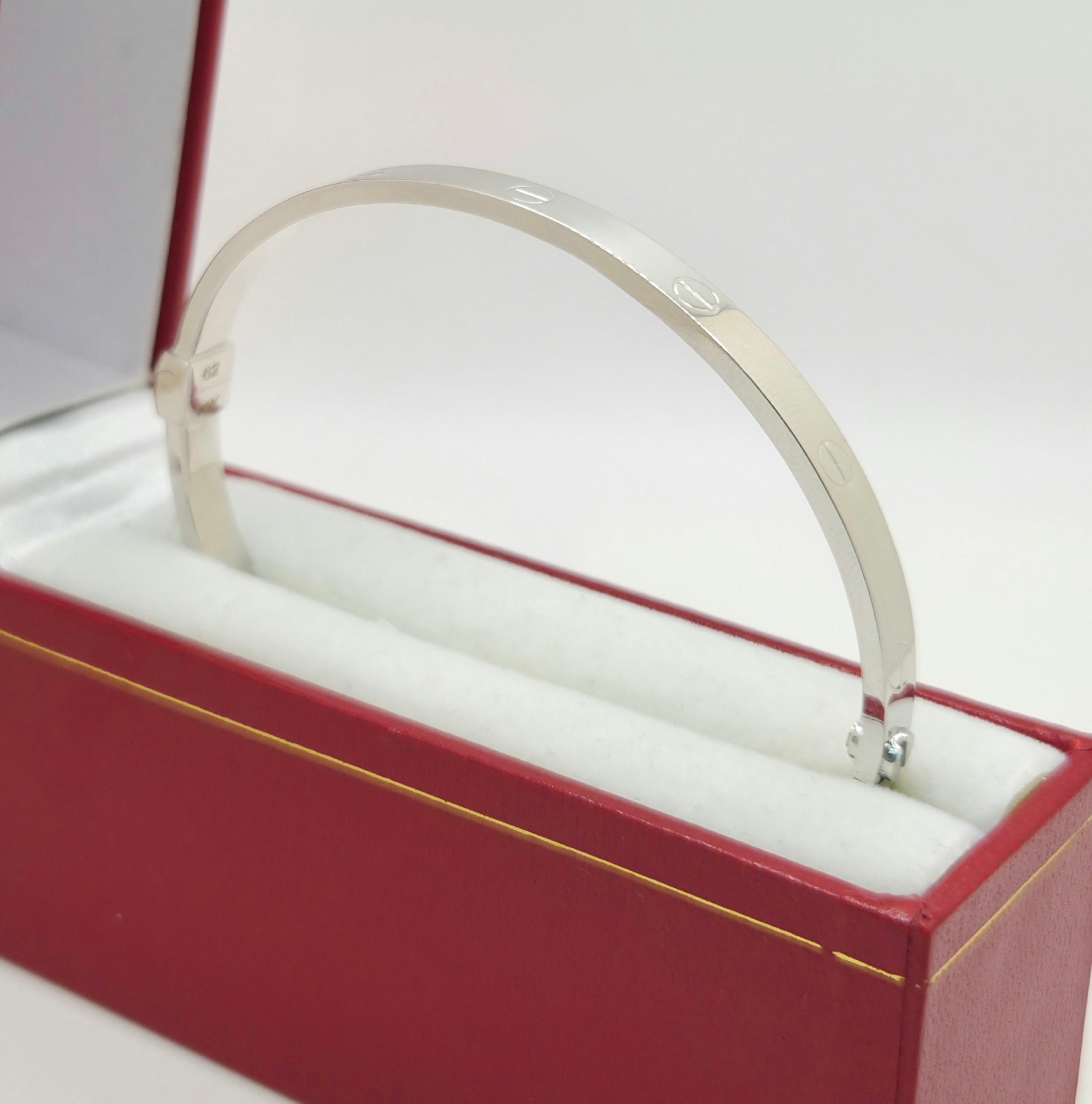 14KT WHITE GOLD CARTI BANGLE Size 17 5MM Weight 7.9GR