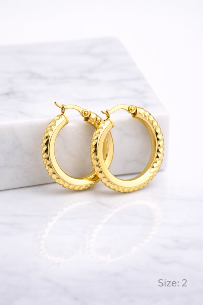 10KT ELEGANT DIAMOND CUT DESIGN HOOPS EARRINGS Size 2 5.5MM Weight 3.5GR