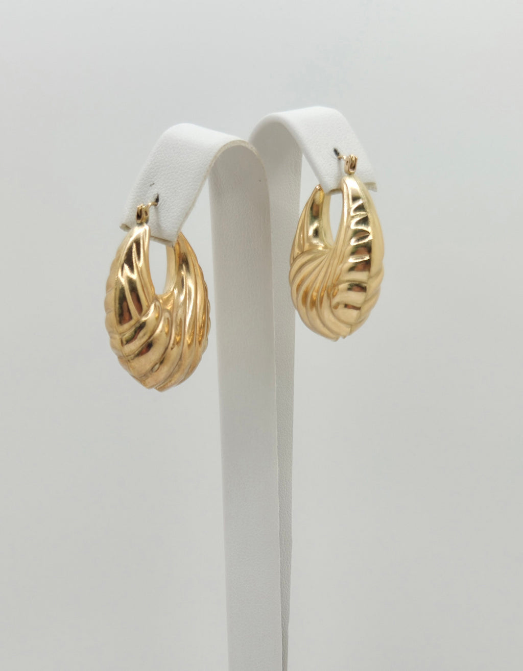 10KT RETRO STYLE HOOPS EARRINGS Weight 5.5GR