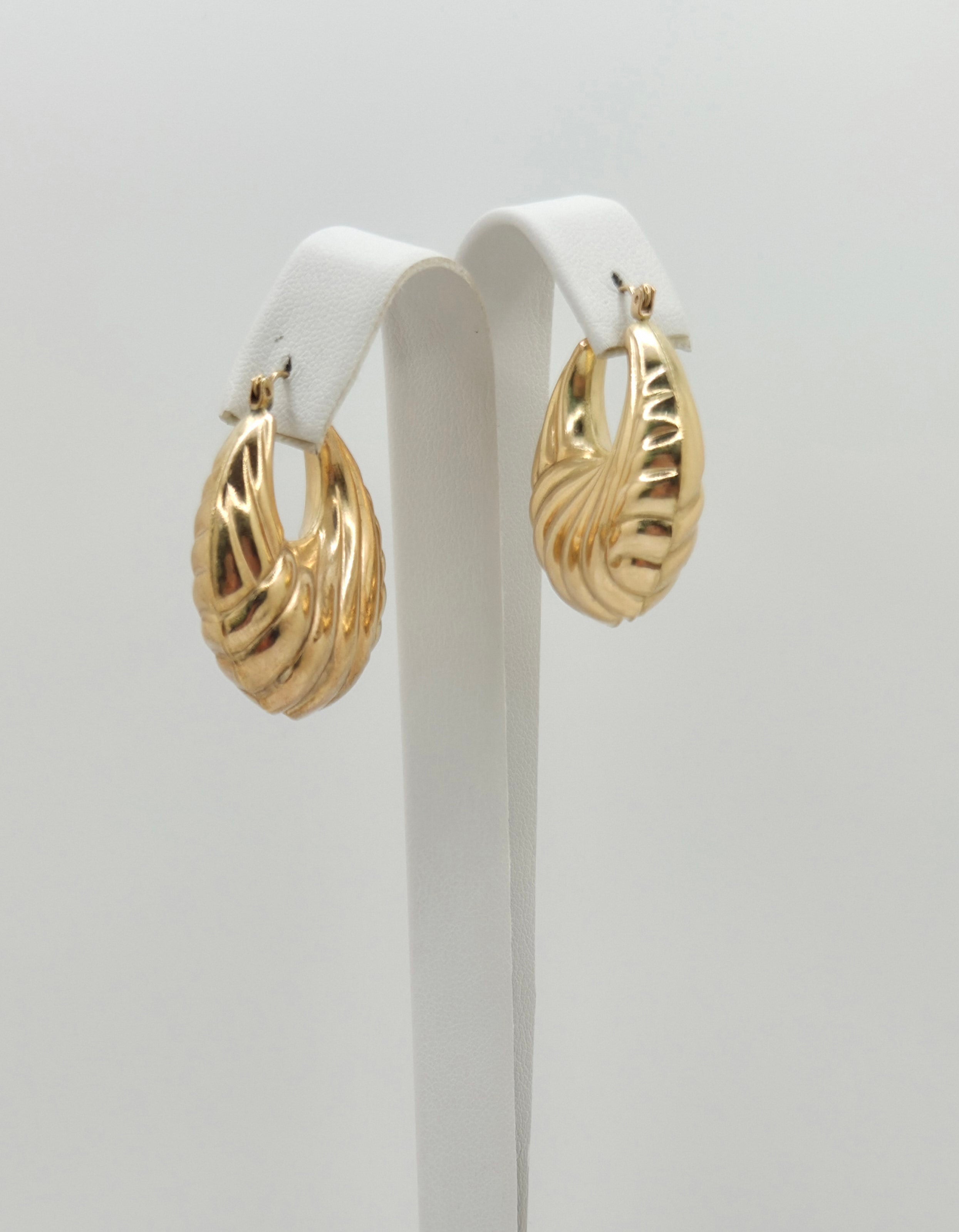10KT RETRO STYLE HOOPS EARRINGS Weight 5.5GR
