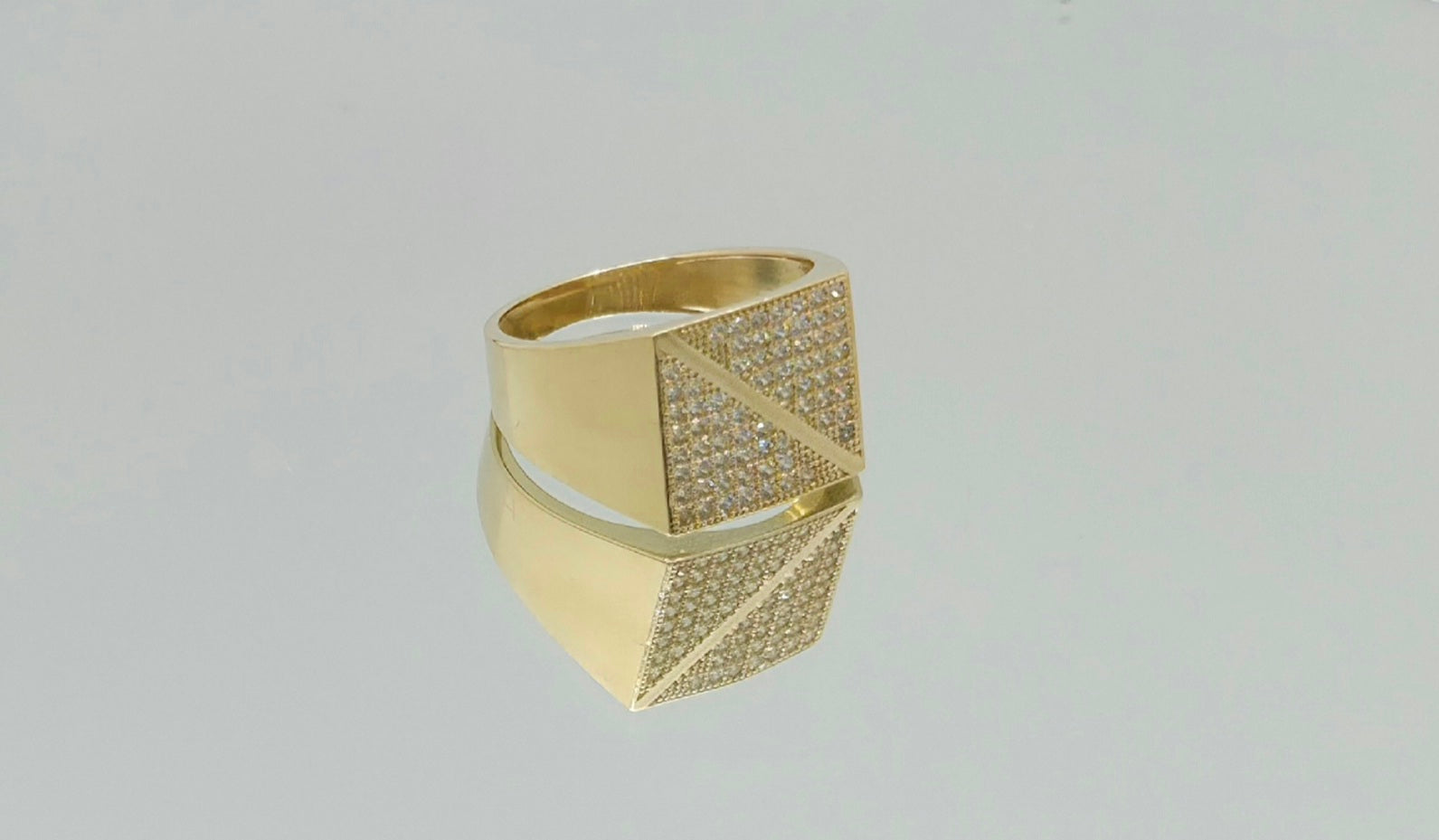 10KT CZ ELEGANTE SQUARE SHAPE DIAGONAL DETAIL MEN'S RING Size 10 Weight 5.2GR