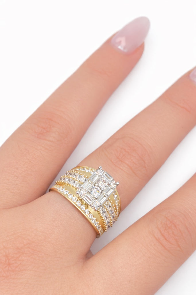 10KT ELEGANT CZ & BAGUETTE RECTANGULAR PROMISE RING Size 7 & 9 Weight 4.9GR
