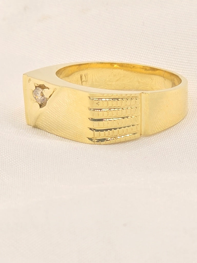 14KT Yellow Gold Men's Textured Band with Diamond Accent – Classic Vintage Design Size 9.5 Weight 7.6 GRS