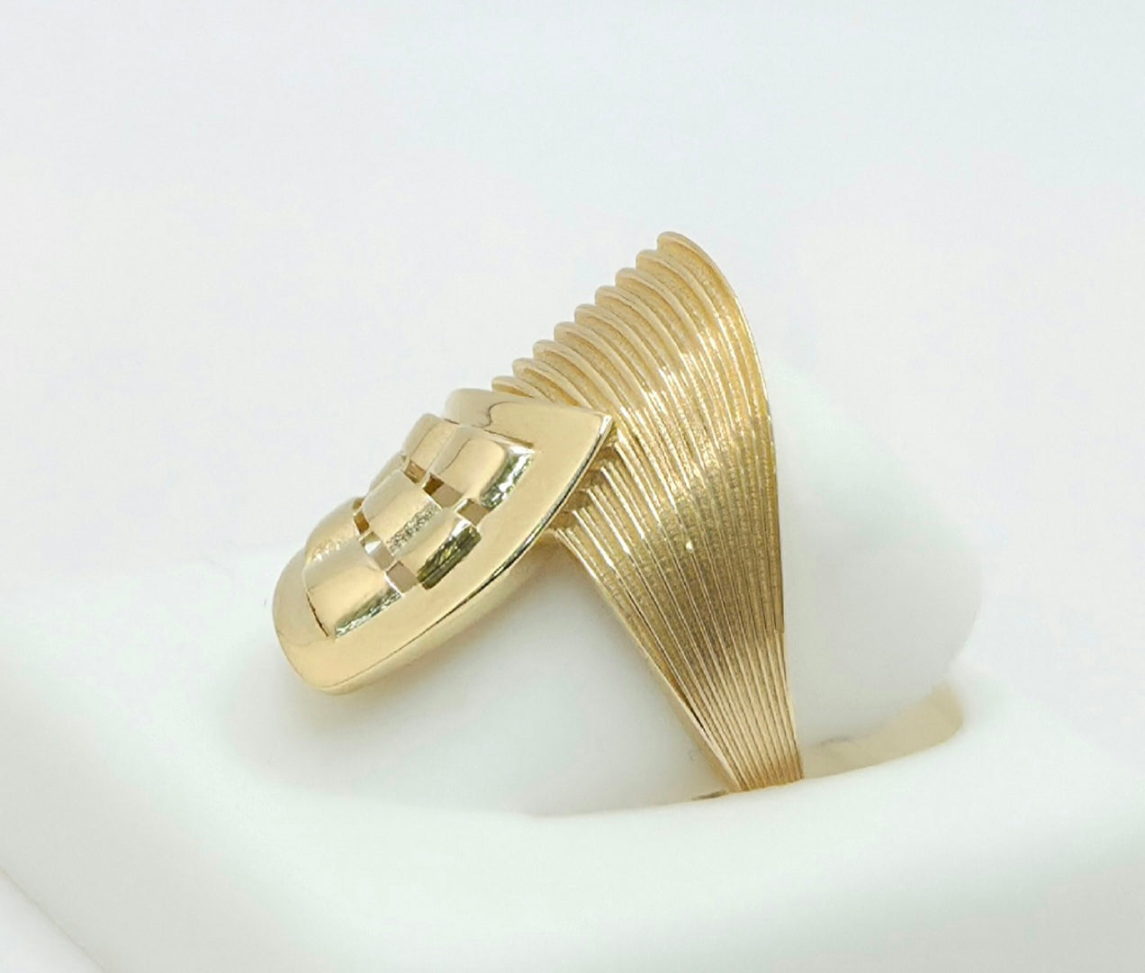 14KT MODERN ASYMMETRIC RING  Size 7 Weight 2.2GR