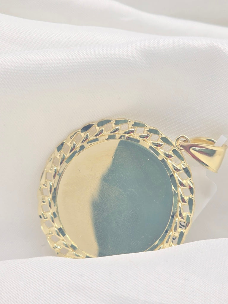 10KT ROUND CHAIN DETAIL MEMORIAL PENDANT  Weight 6GR