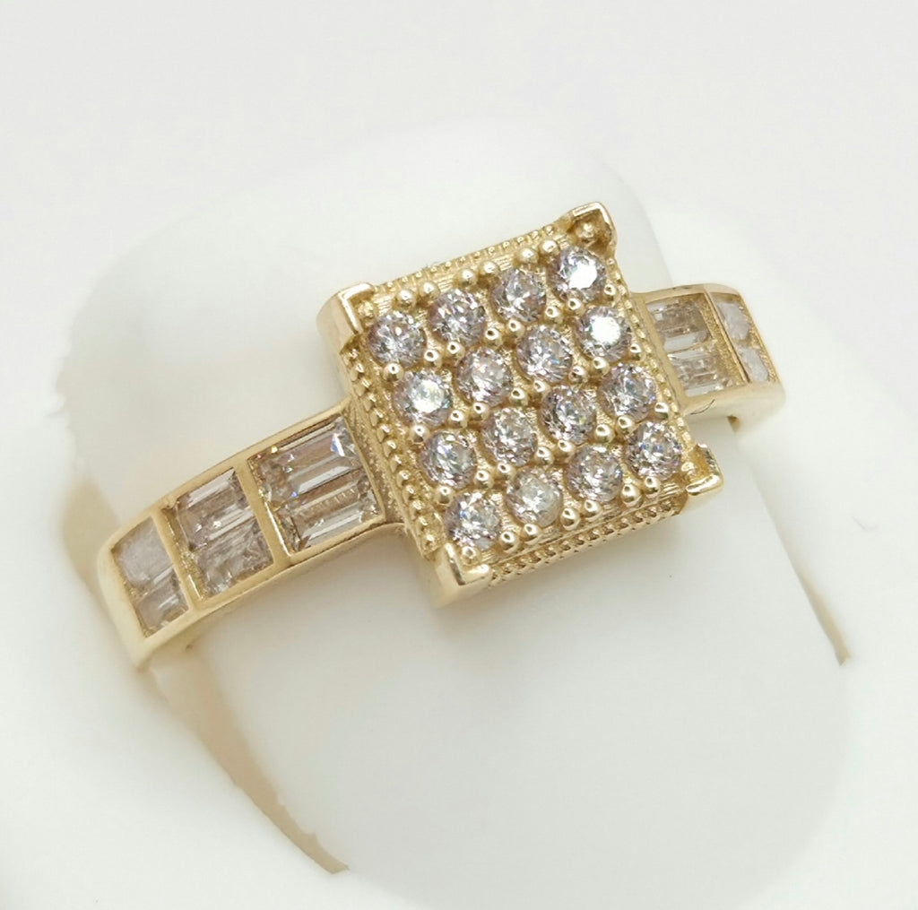 14KT DELICATE CZ SQUARE PROMISE RING  Size 7 & 8 Weight 3.1GR