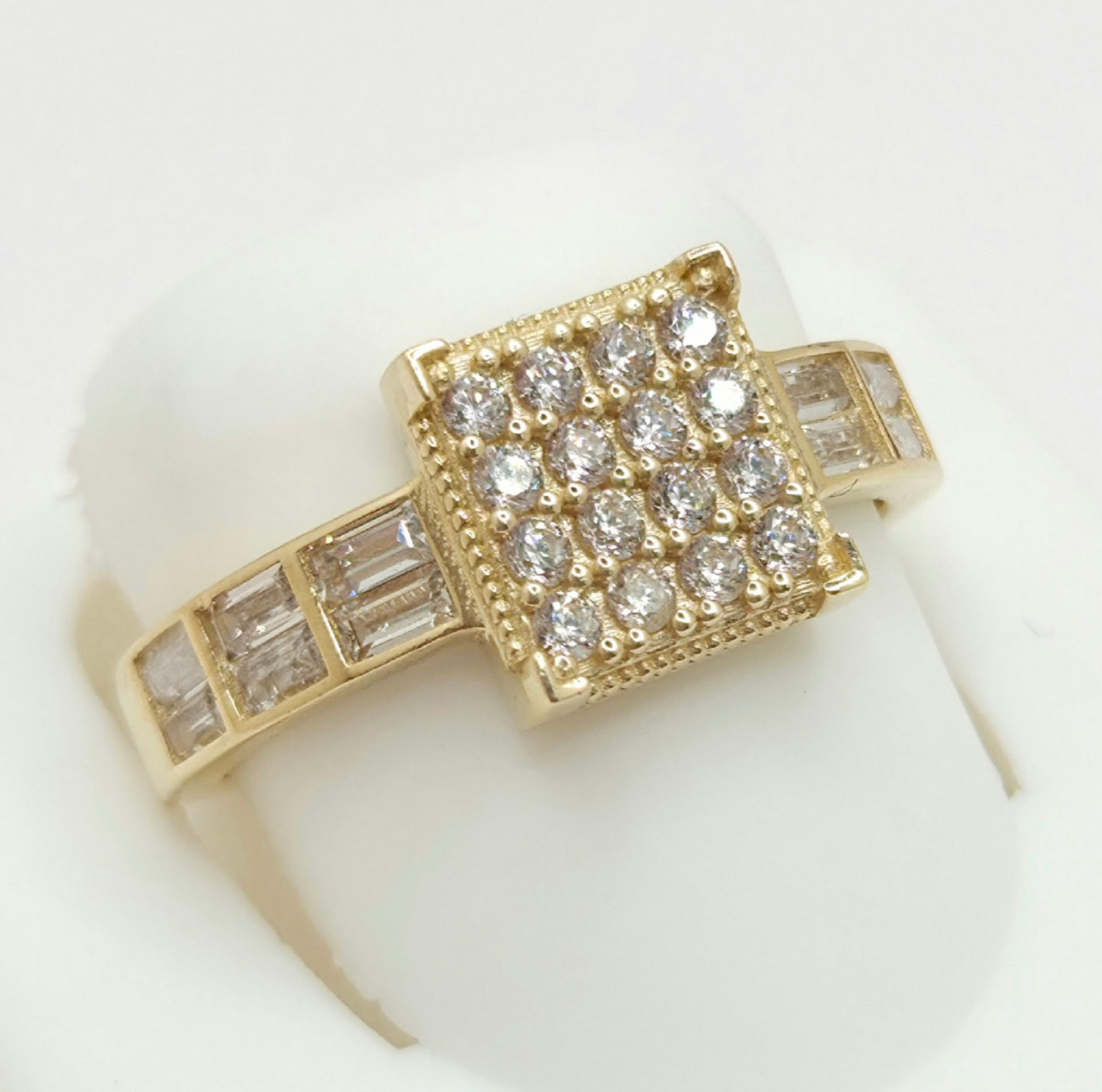 14KT DELICATE CZ SQUARE PROMISE RING  Size 7 & 8 Weight 3.1GR