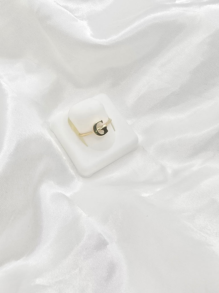 14KT "G" LETTER RING Size 6.5 Weight 1.3GR