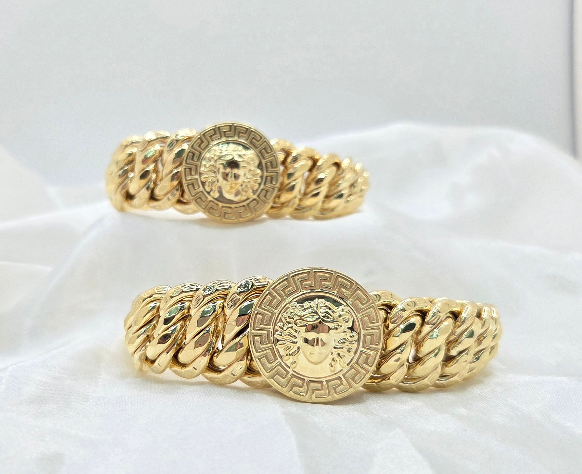 10KT SMALL MEDUSA STYLE PRINCESS BRACELET Size 7.5INCH Weight 14.2GR
