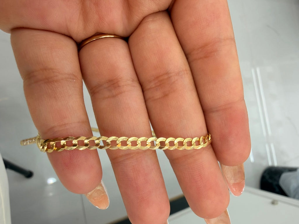 10K CHAIN SOLID CURB FLAT 4mm, 18-Inch, with Medium Virgen de la Caridad Pendant