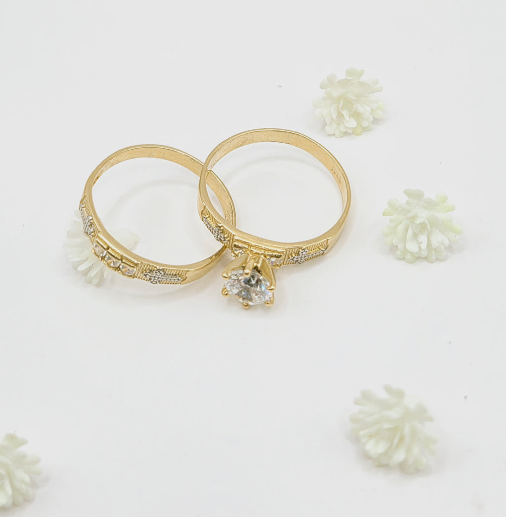 10KT SMALL CROSS DETAIL ENGAGEMENT WOMAN'S RING Size 8  Weigth 3.8GR