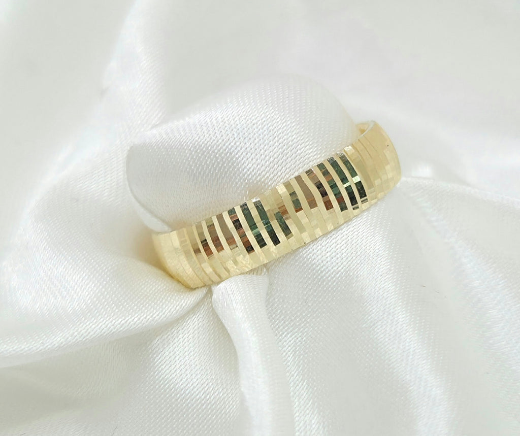 10KT FANCY STRAIGHT CUT DESIGN WEDDING BAND RING Size 10 5MM Weight 2.6GR