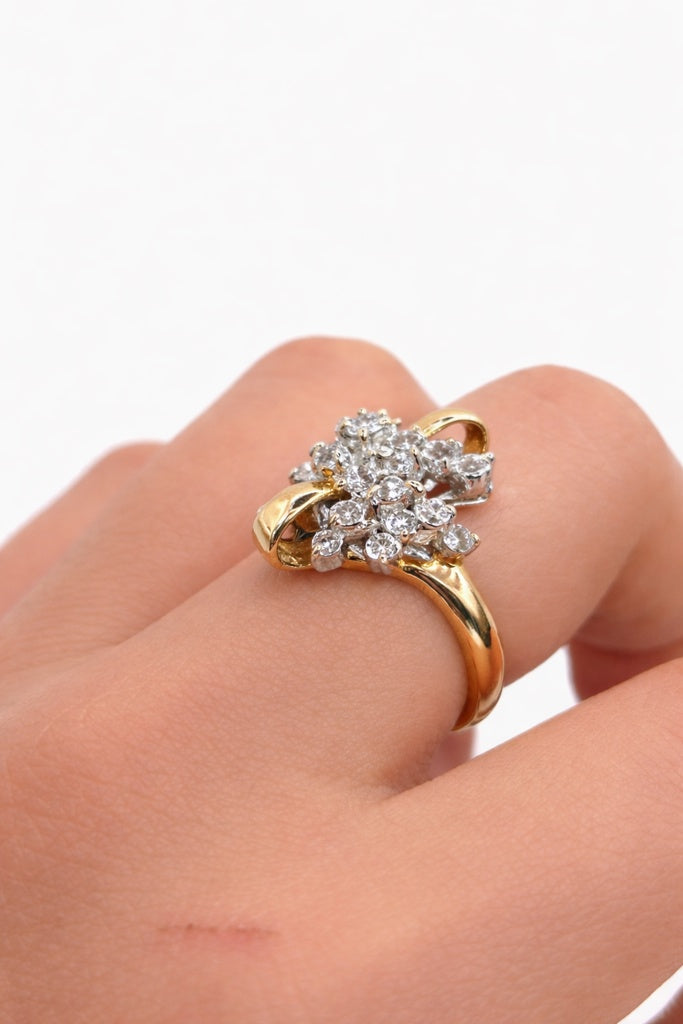 10KT ELEGANT ABSTRACT DESIGN DIAMOND WOMAN'S RING  Size 6.5 Weight 4.8GR