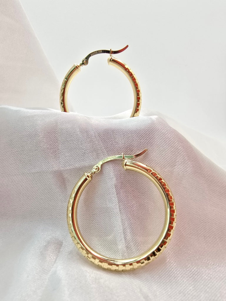 10KT SQUARE CUT HOOPS EARRINGS Size 4 3MM Weight 3.5GR
