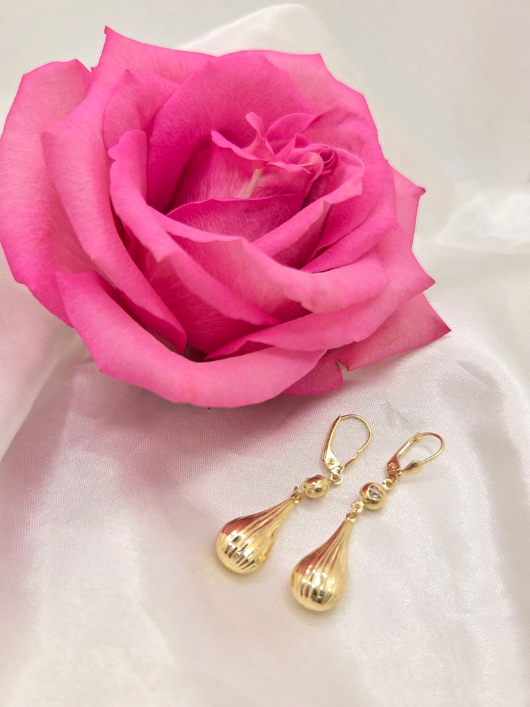 14KT ELEGANT DIAMOND CUT TEARDROP PENDANT HOOPS EARRINGS Weight 3.2GR