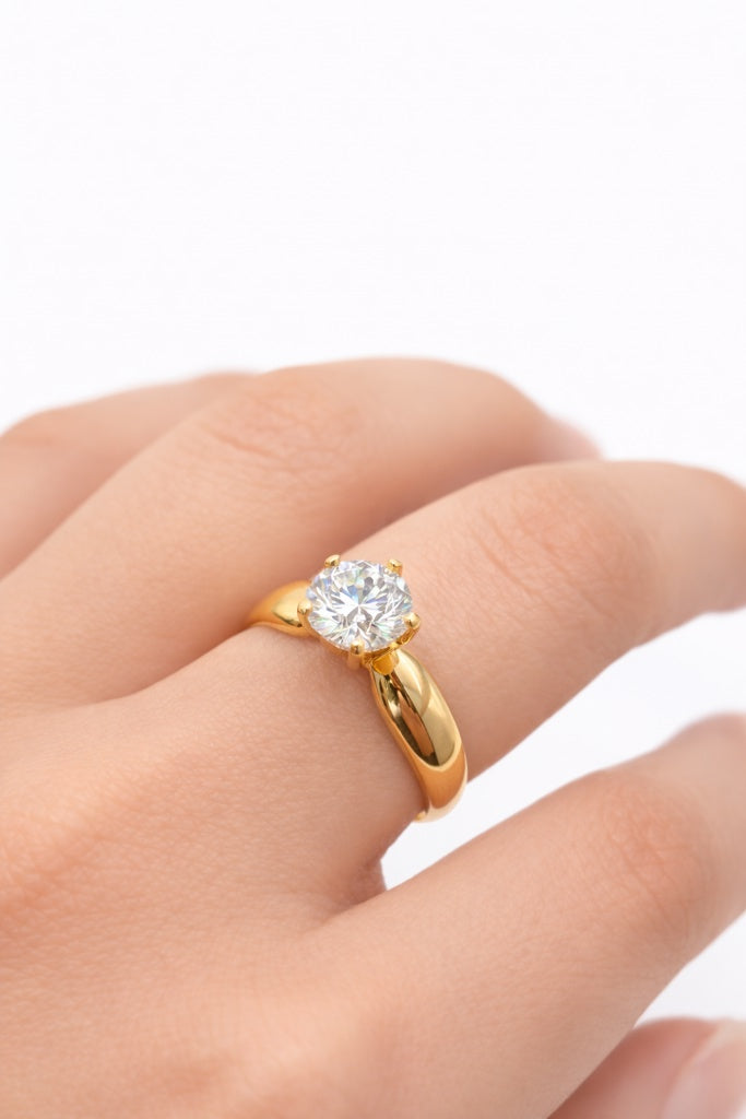 14KT YG SOLITAIRE 1CT MOISSANITE WOMAN'S RING Size 7 Weight 2.10 GRS