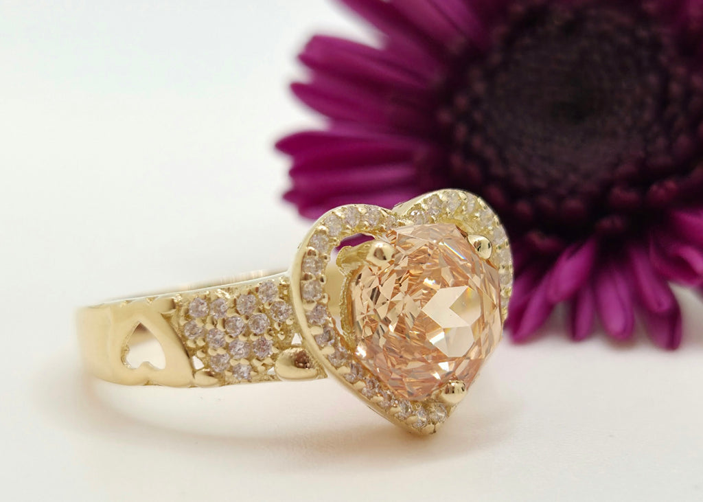 14KT ELEGANT HEART RING WITH AMBAR STONE Size 8 Weight 3.2GR