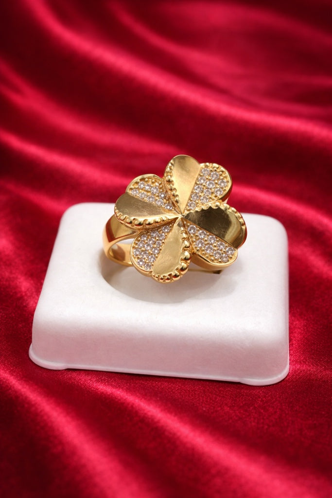 10KT MODERN LARGE GOOD LUCK CLOVER CZ DETAIL RING Size 7-8 Weight 5.1GR