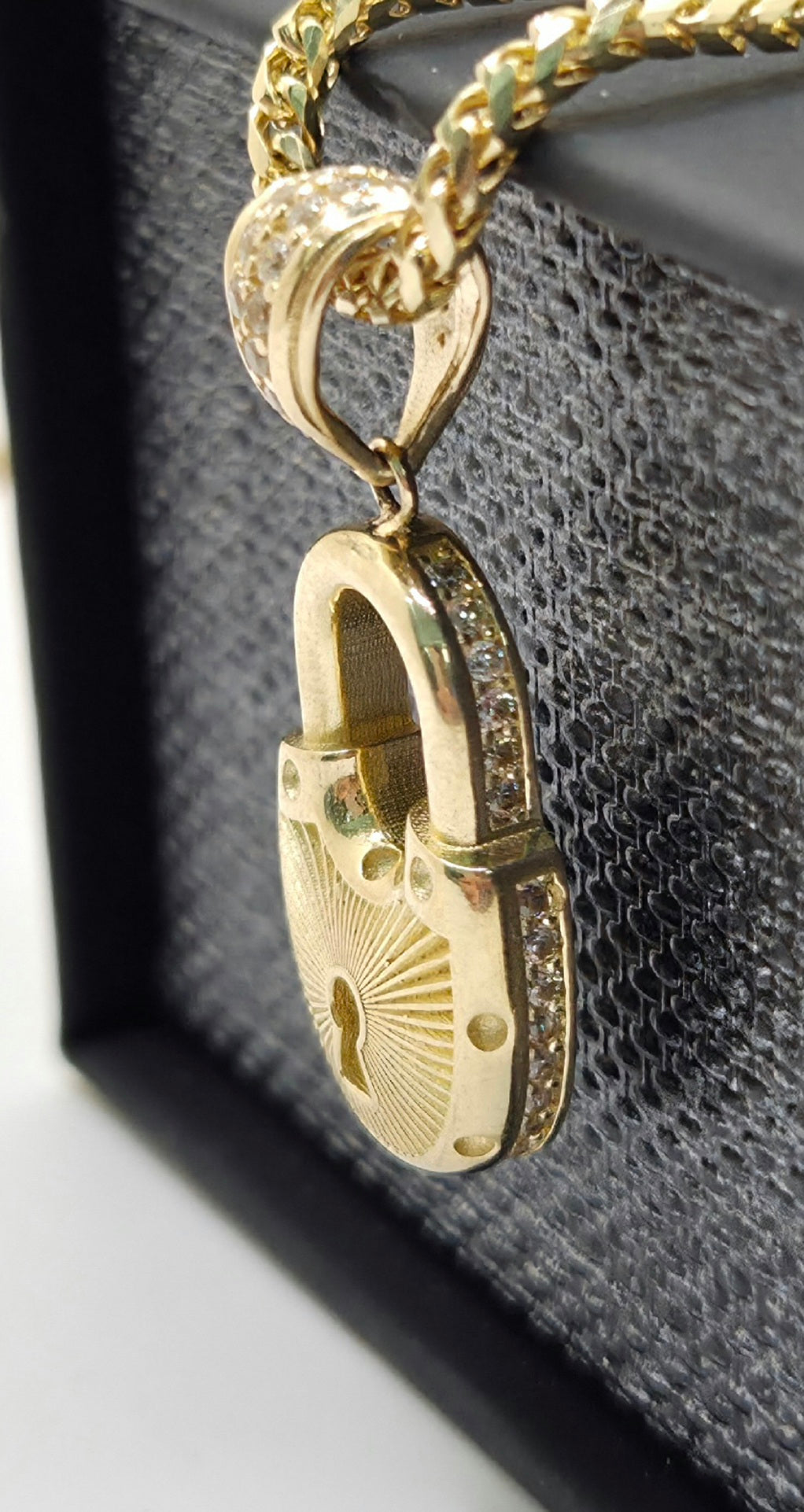 14KT SMALL CZ PADLOCK HEART PENDANT  Weight 3.1GR