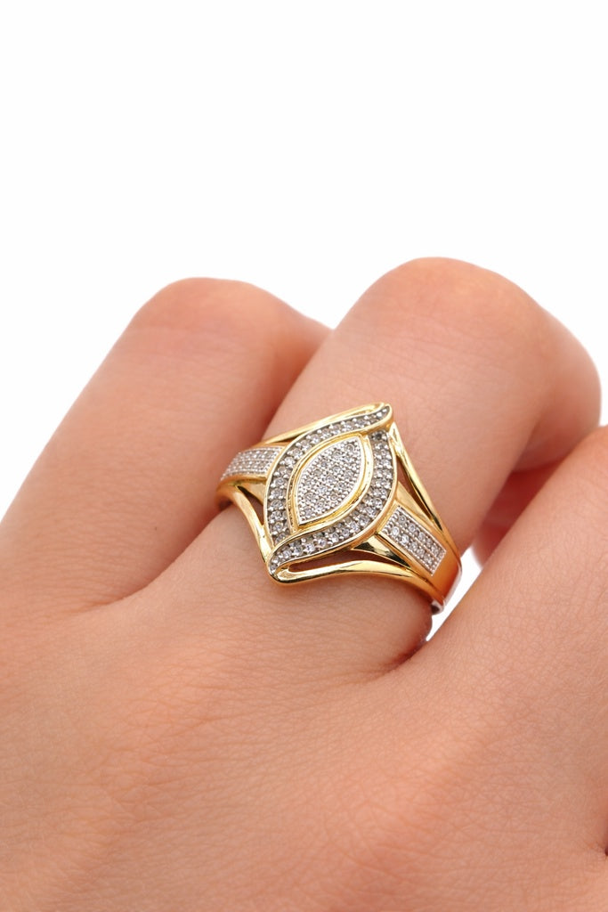 10KT ALMOND DESIGN ELEGANT DIAMOND RING Size 7/0.20CT