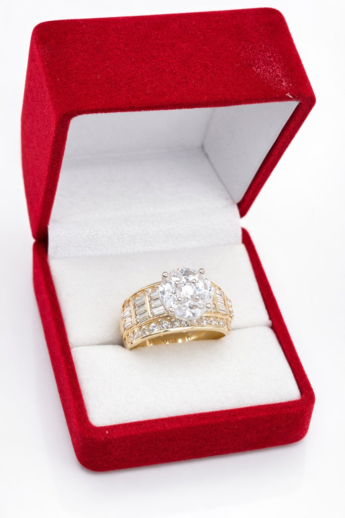 10KT ELEGANT BAGUETTE ROUND DESIGN RING Size 7 & 8 & 9 Weight 4.5GR