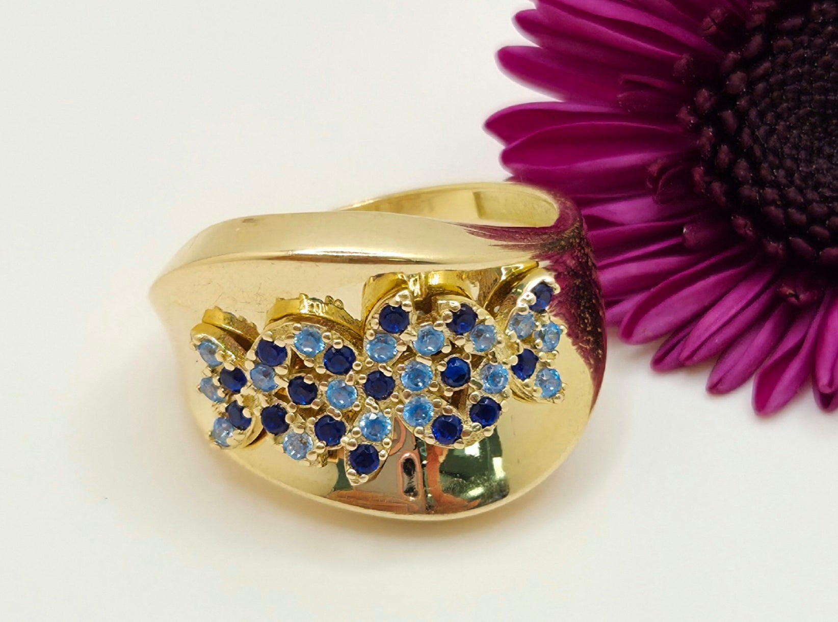 14KT BLUE CZ SMALL FLOWERS RING  Size 8 Weight 4.9GR