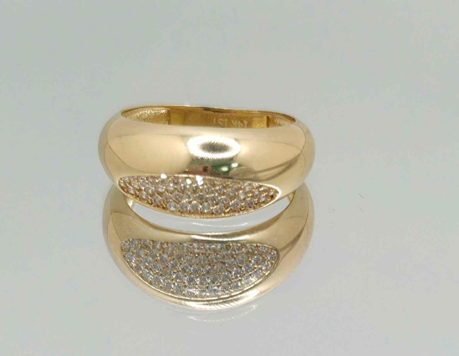 14KT MODERN CZ DIFFERENT SHELL RING Size 7 Weight 2.6GR