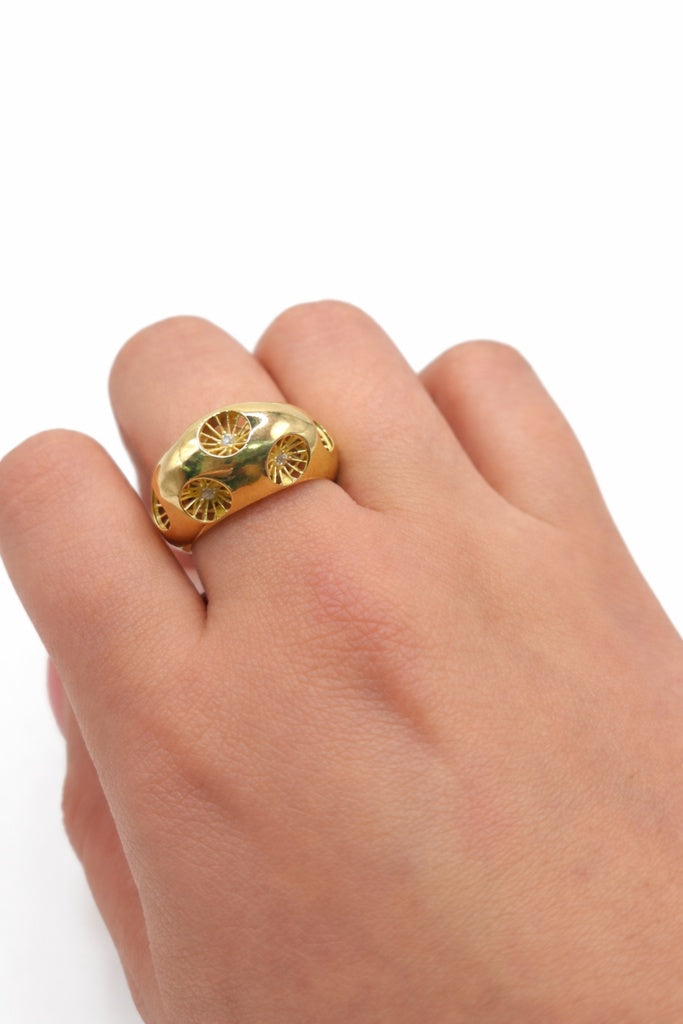 10KT MODERN HONEYCOMB STYLE RING Size 8.5 Weight 3.2GR