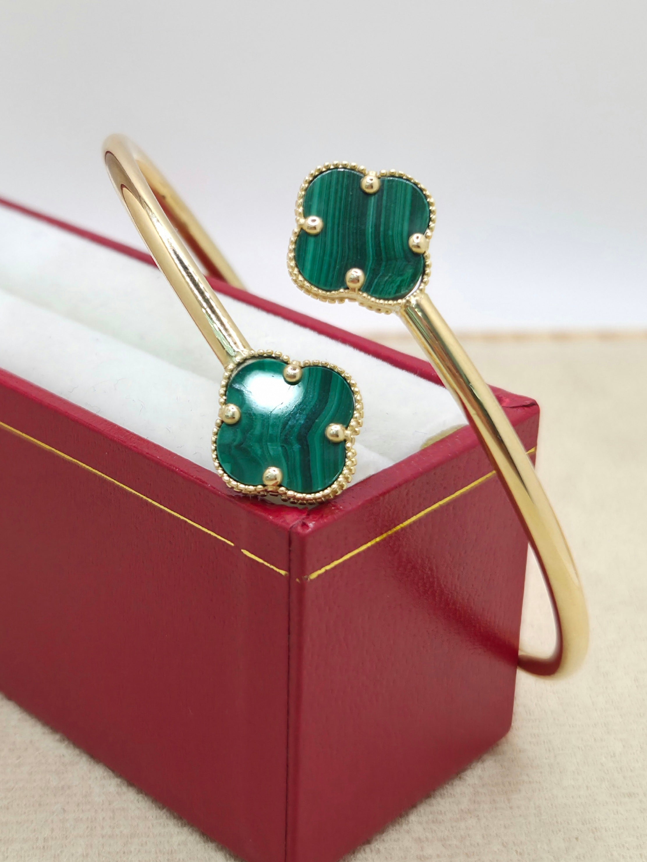 14KT GREEN CLOVER BANGLE  Weight 6.4GR