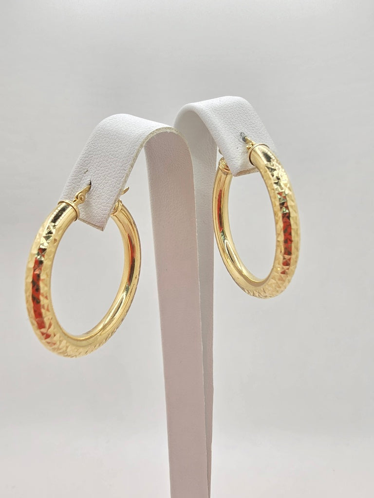 10KT DIAMOND CUT HOOPS EARRINGS Size 3 4MM Weight 3.2GR