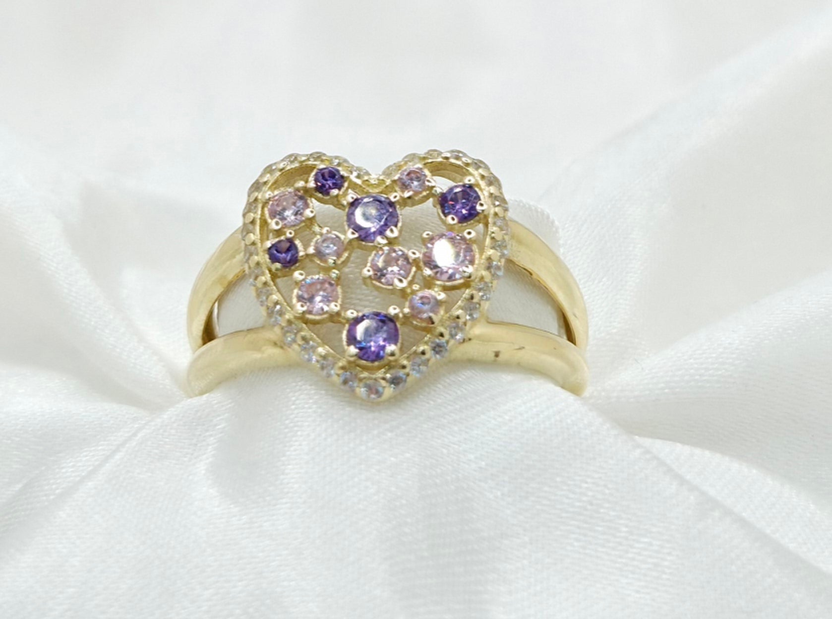 10KT PURPLE AND PINK STONES HEART RING CZ Size 8 Weight 2.6GR