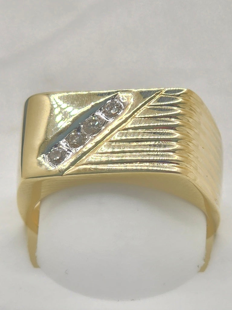 14KT CLASSIC SIGNET DIAMOND RING Size 9.5 Weight 9.25 GRS