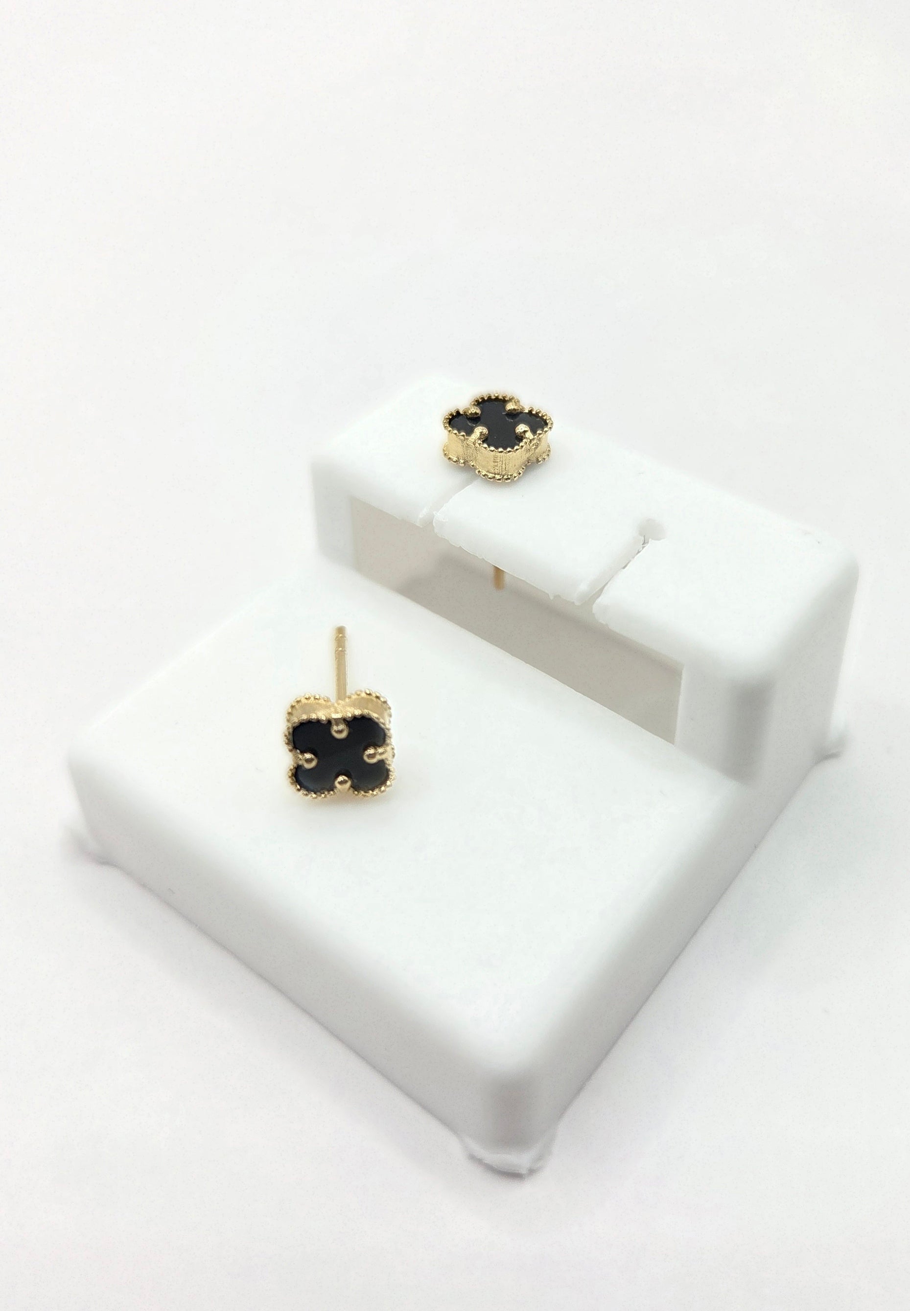 14KT EXTRA SMALL BLACK CLOVER EARRING Weight 0.9GR