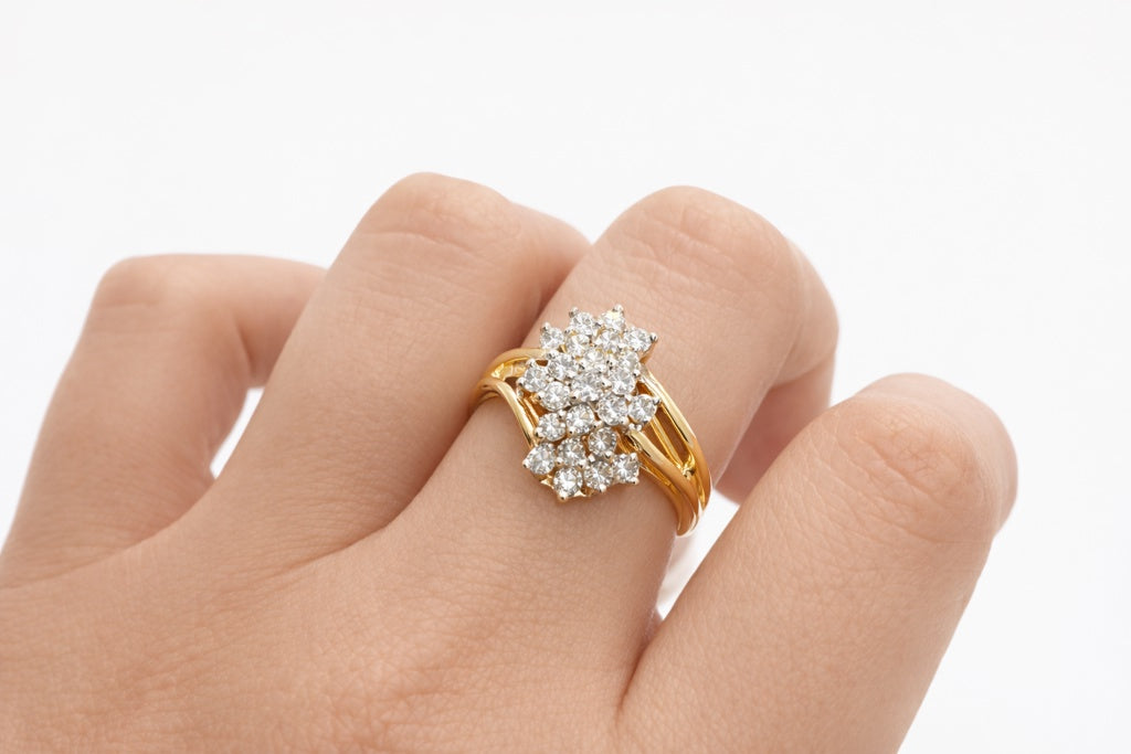 14KT ELEGANT AN EXOTIC DESIGN DIAMOND WOMAN'S RING Size 6 Weight 6GR