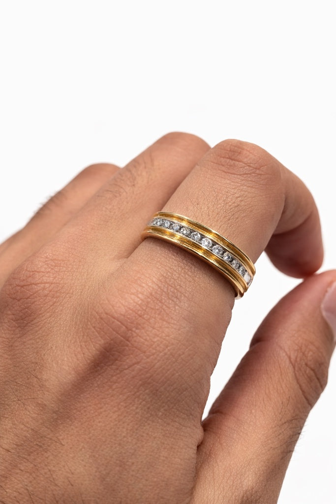 10KT CLASSIC DIAMOND BAND RING Size 10/0.10CT