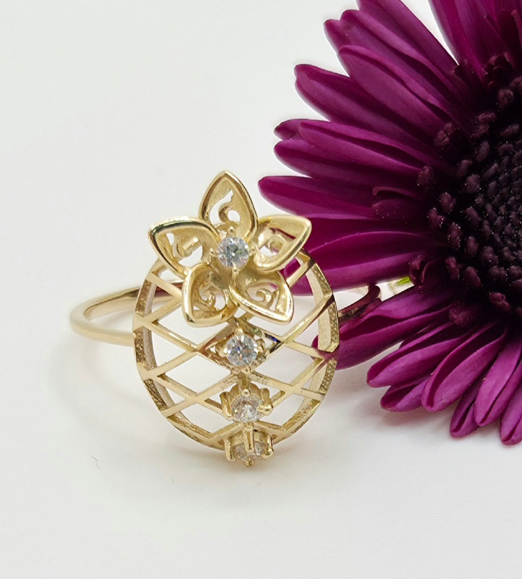 14KT DELICATE PINEAPPLE RING Size 7.5 Weight 1.9GR