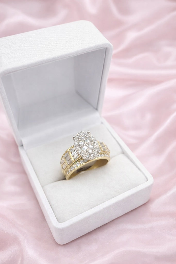 10KT ELEGANT BAGUETTE OVAL DESIGN RING Size 7 & 8 & 9 Weight 4.6GR